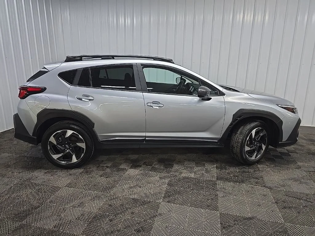 Used 2025 Ice Silver Metallic Subaru Limited image 2