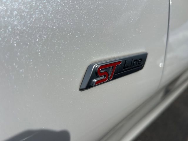 Used 2023 Star White Metallic Tri Coat Ford ST-Line image 19