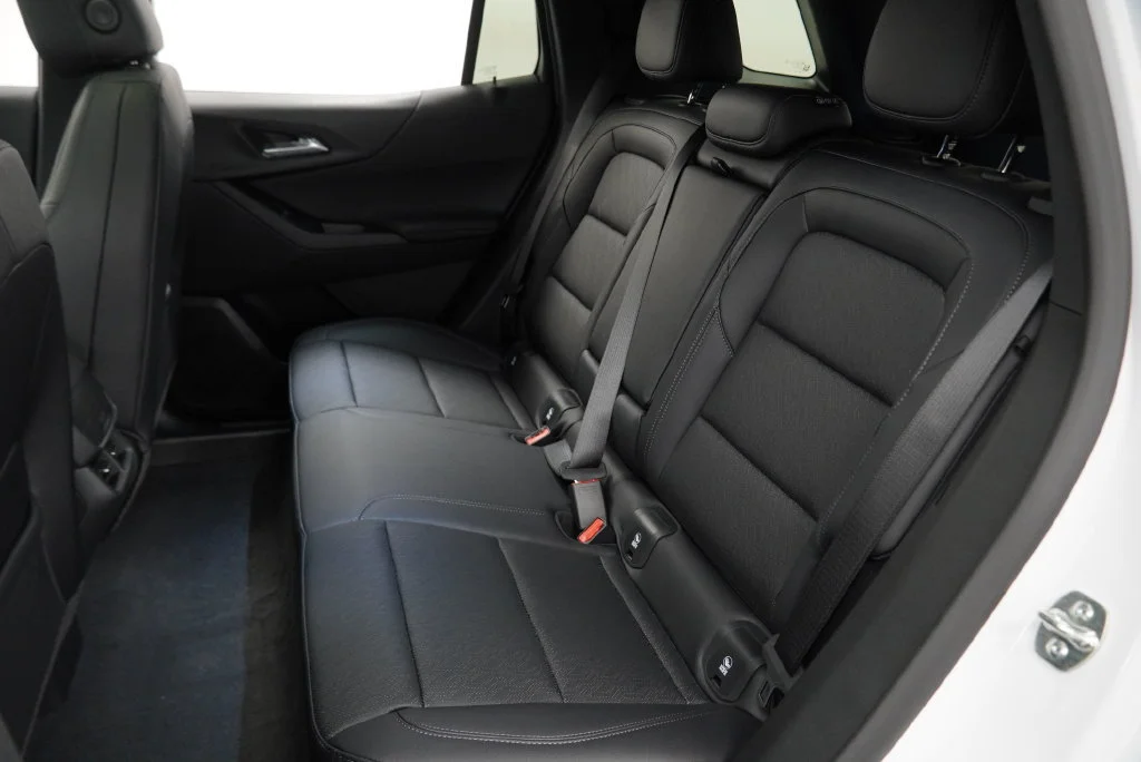 New 2027 Summit White Chevrolet LT image 20