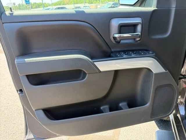 Used 2016 TUNGSTEN METALLIC Chevrolet LT image 17