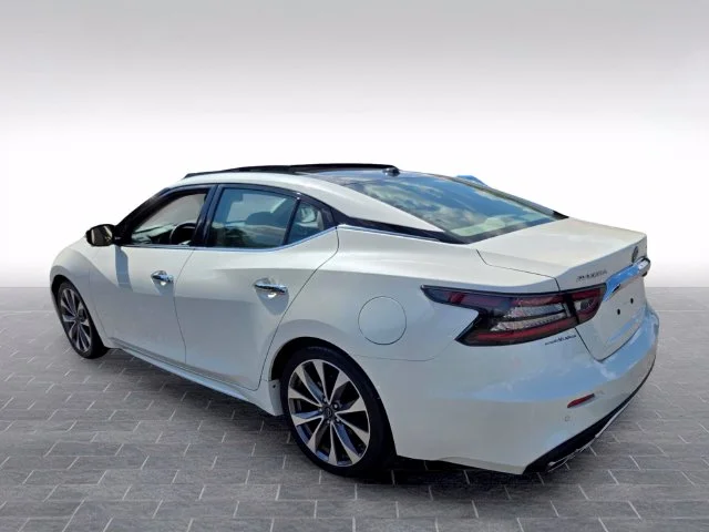 Used 2023 White Nissan Platinum image 5