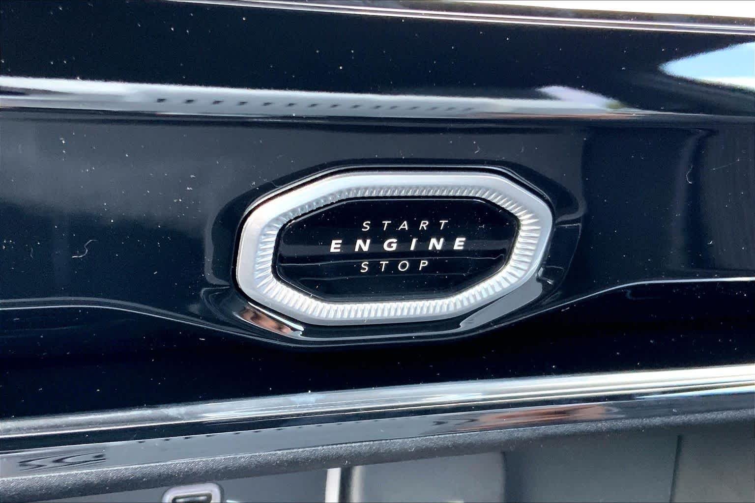 New 2026 Baltic Gray Metallic Clear-Coat Exterior Paint Jeep Limited Reserve image 16