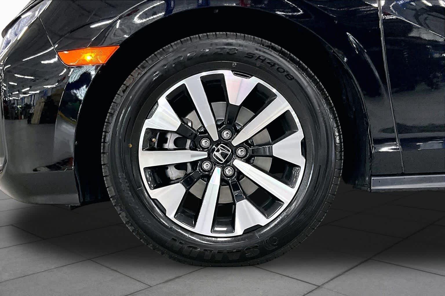 Used 2025 GRAY Honda EX-L image 11