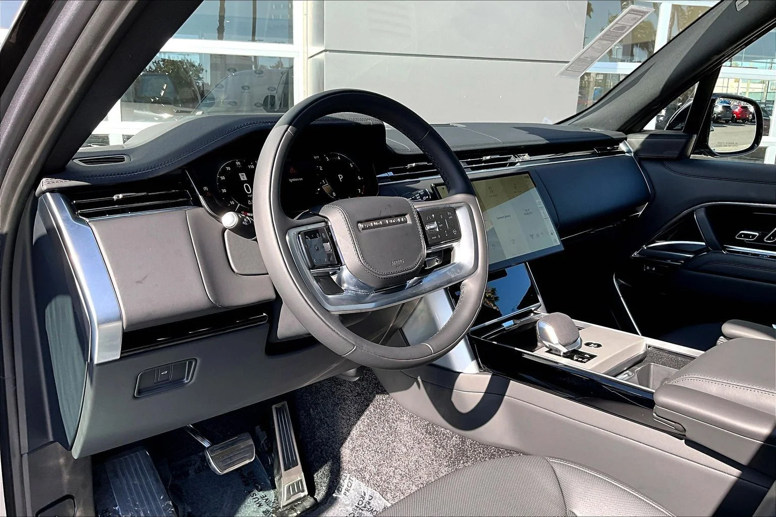 New 2026 Eiger Grey Land Rover SE image 6