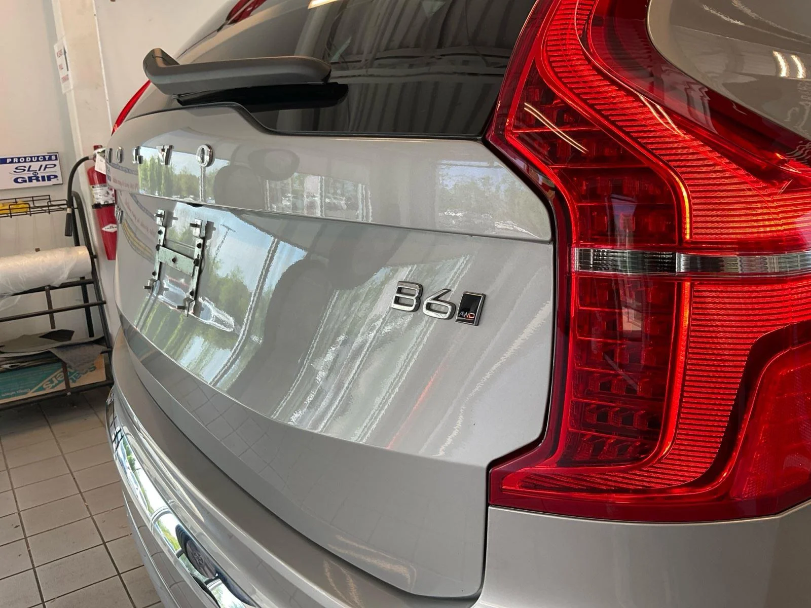 Used 2023 Silver Dawn Metallic Volvo Plus image 17