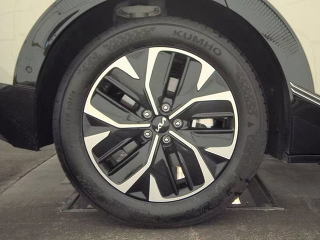 Certified Used 2024 Glacier Kia Wind image 11