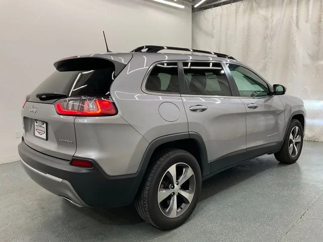 Used 2022 Silver Jeep Limited image 7