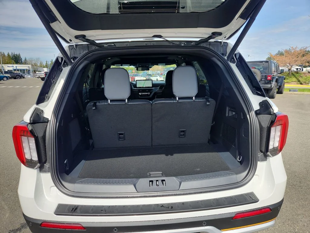 New 2026 White Ford Tremor image 30