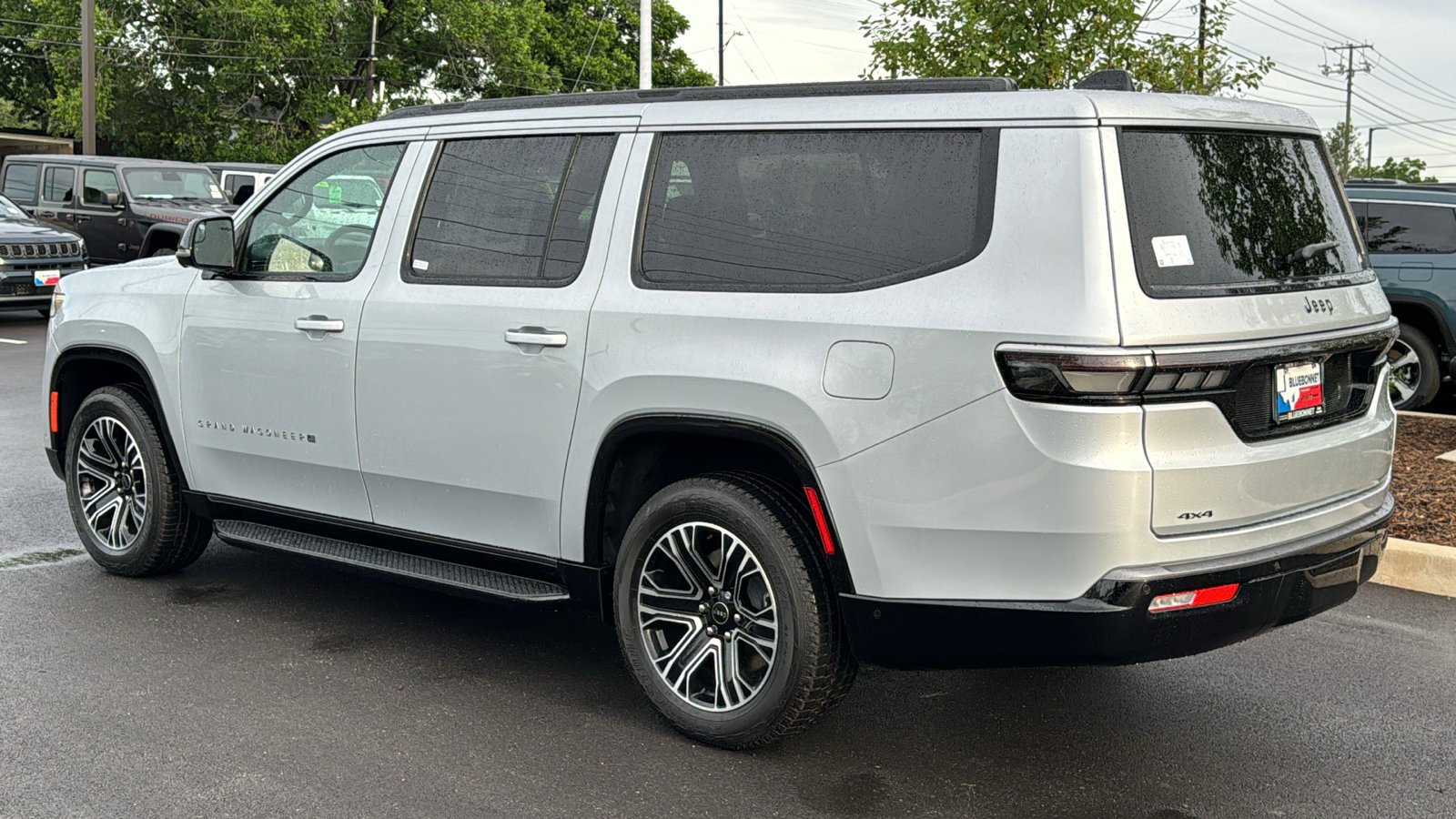 New 2026 Silver-Zynith Exterior Paint Jeep BASE image 7