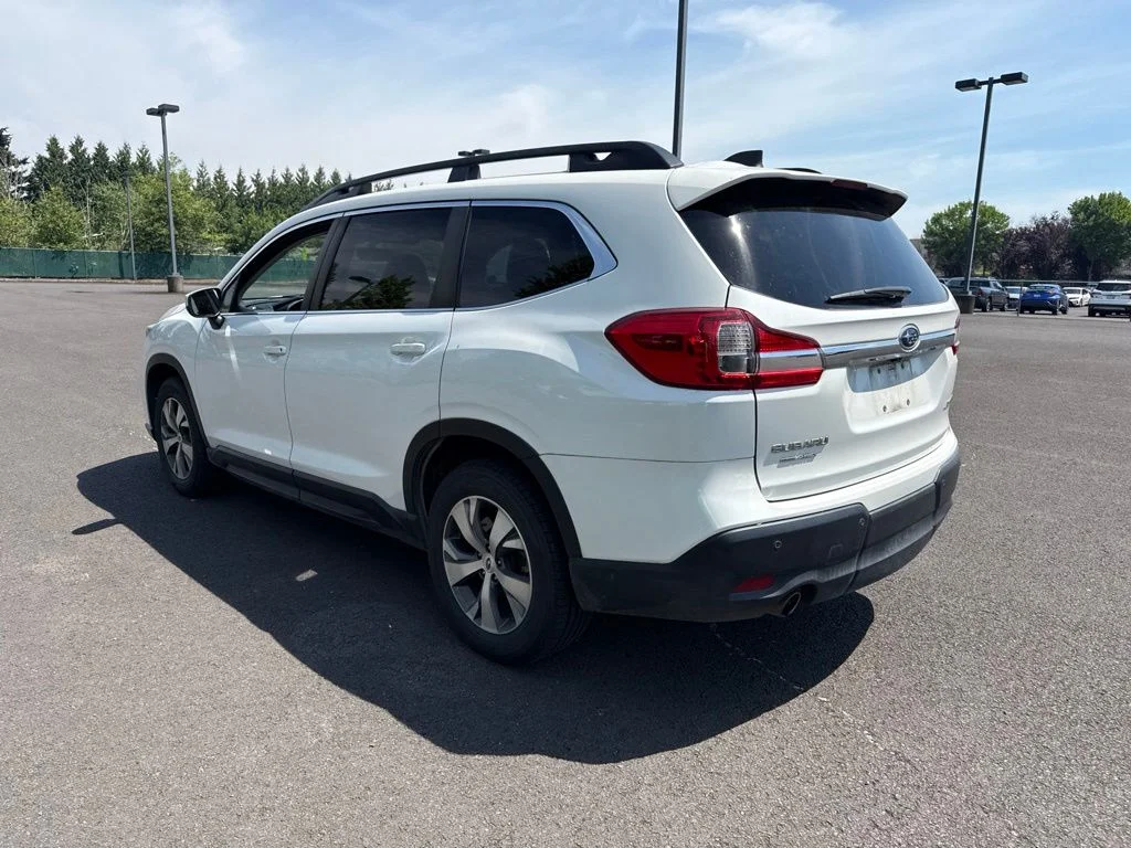 Used 2022 Crystal White Pearl Subaru Premium image 5
