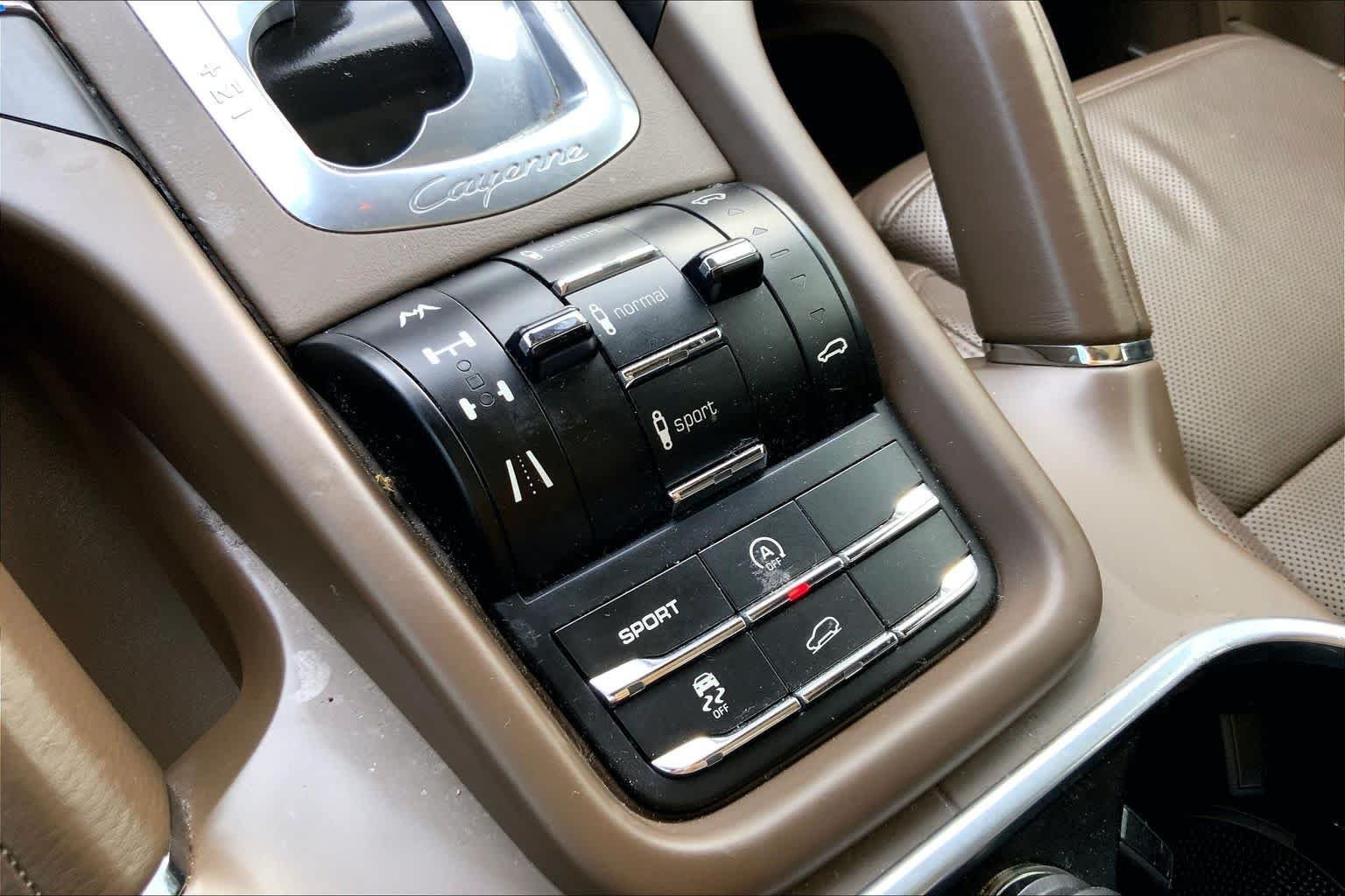 Used 2013 White Porsche Turbo image 32