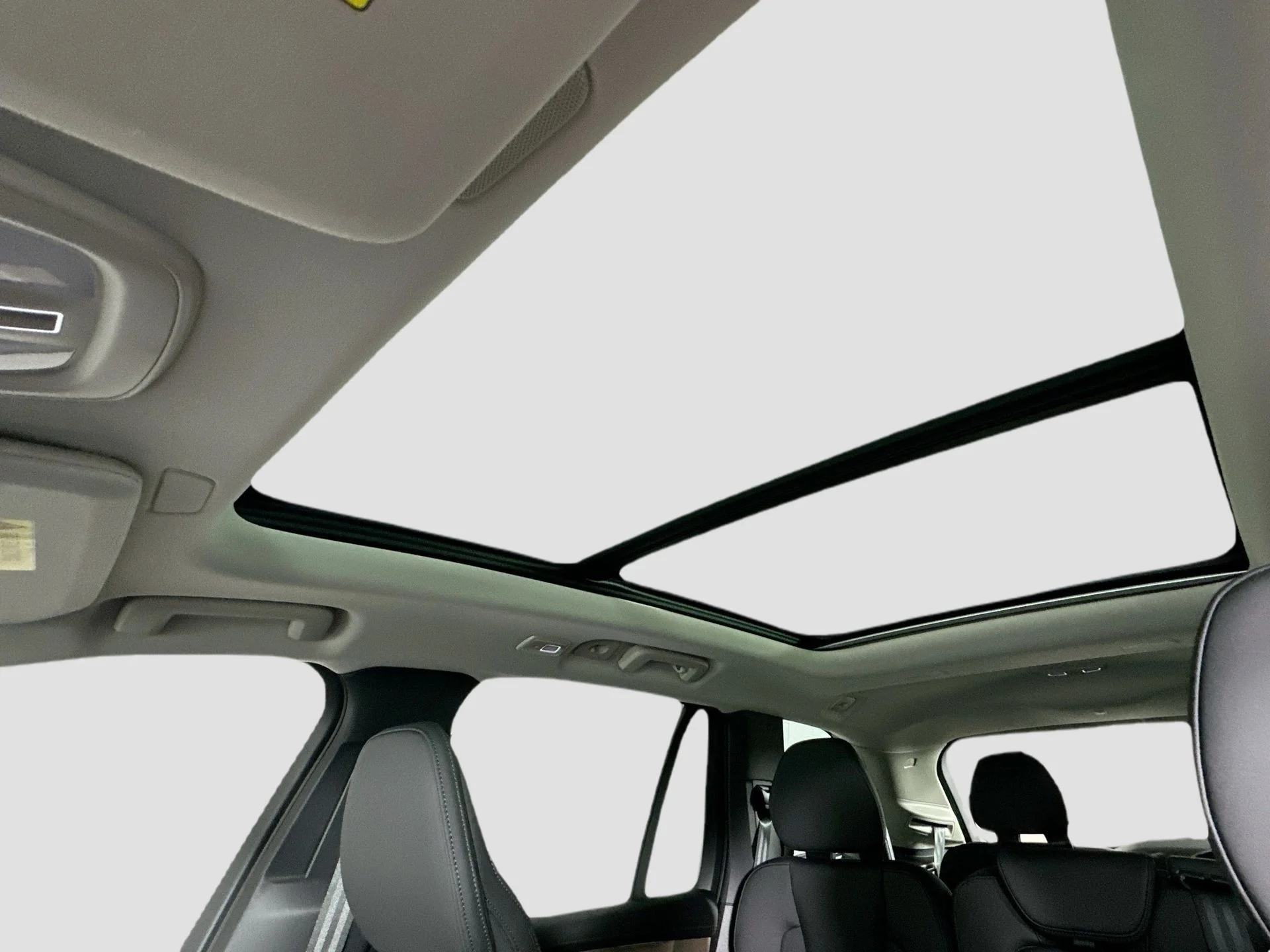 New 2026 Crystal White Volvo Plus image 22
