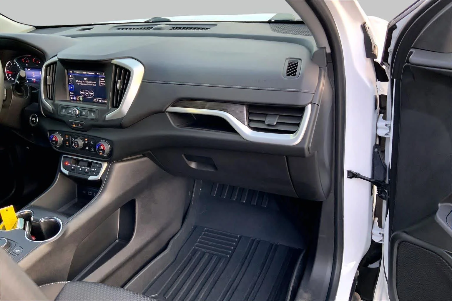 Used 2022 Summit White GMC SLE image 18
