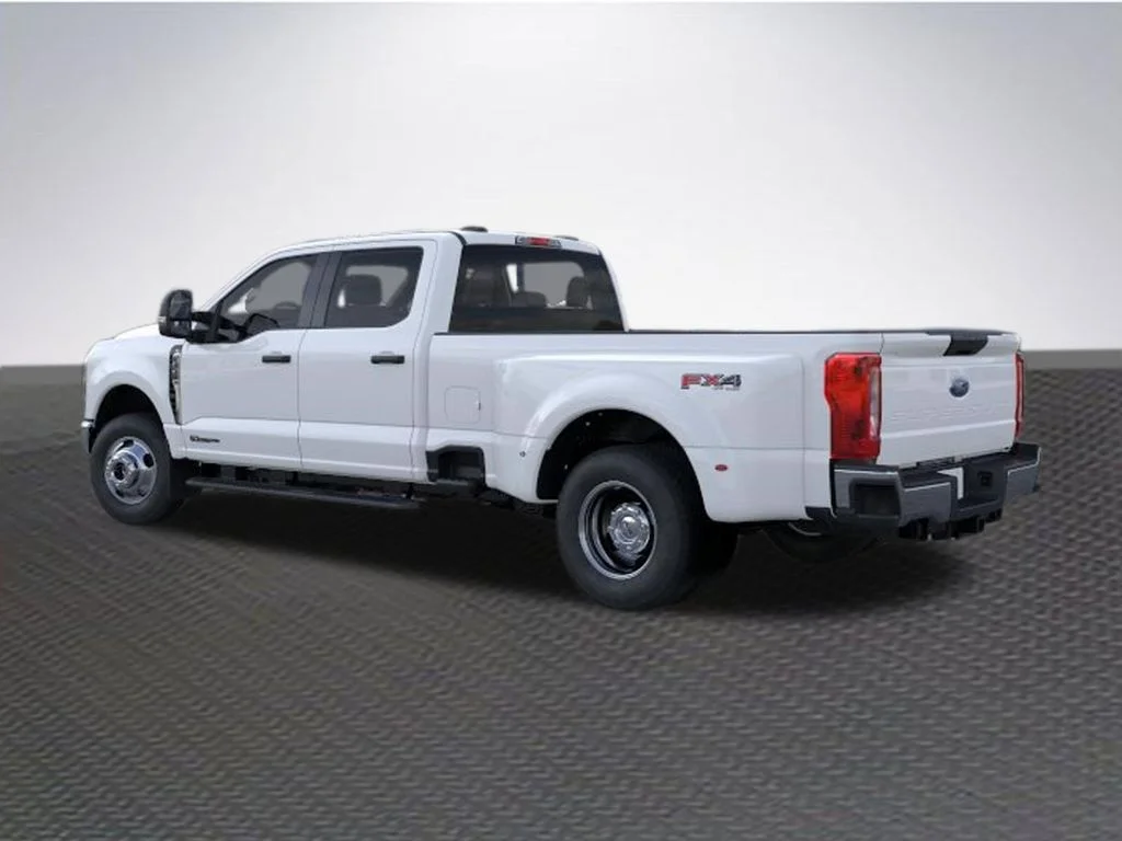 New 2026 Oxford White Ford F-350® XL image 4
