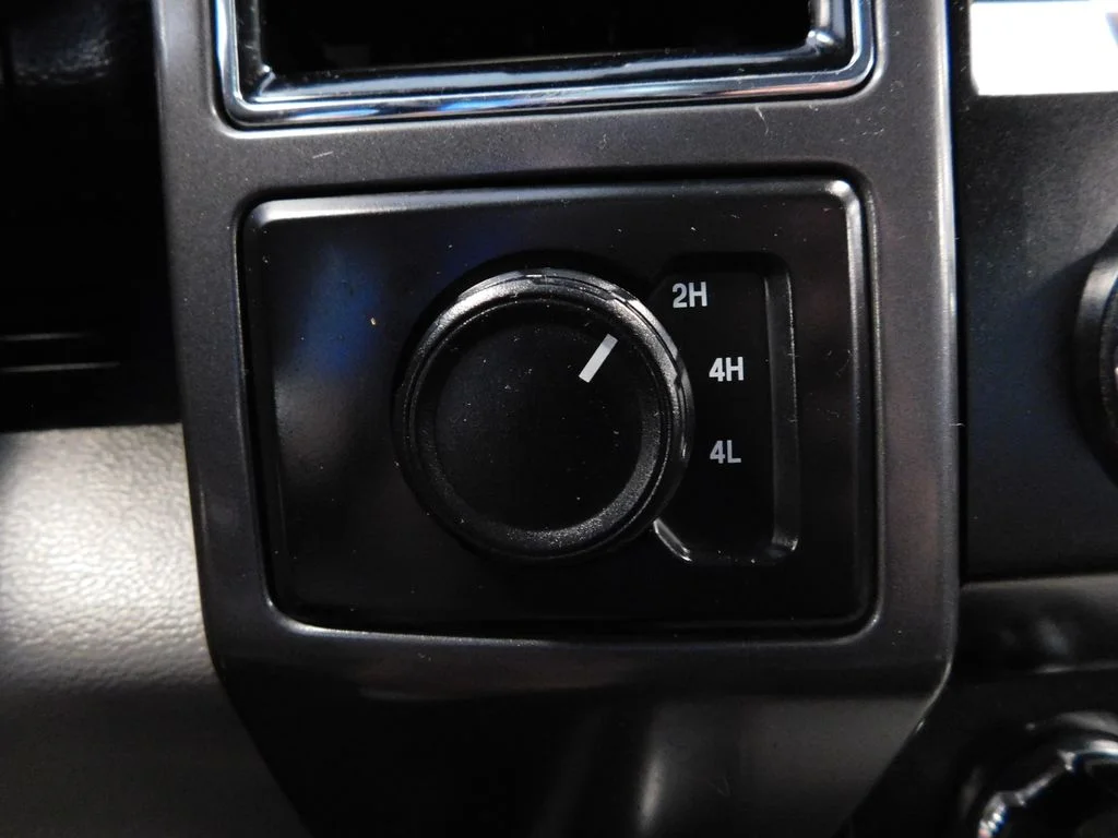 Used 2020 Iconic Silver Metallic Ford XLT image 24