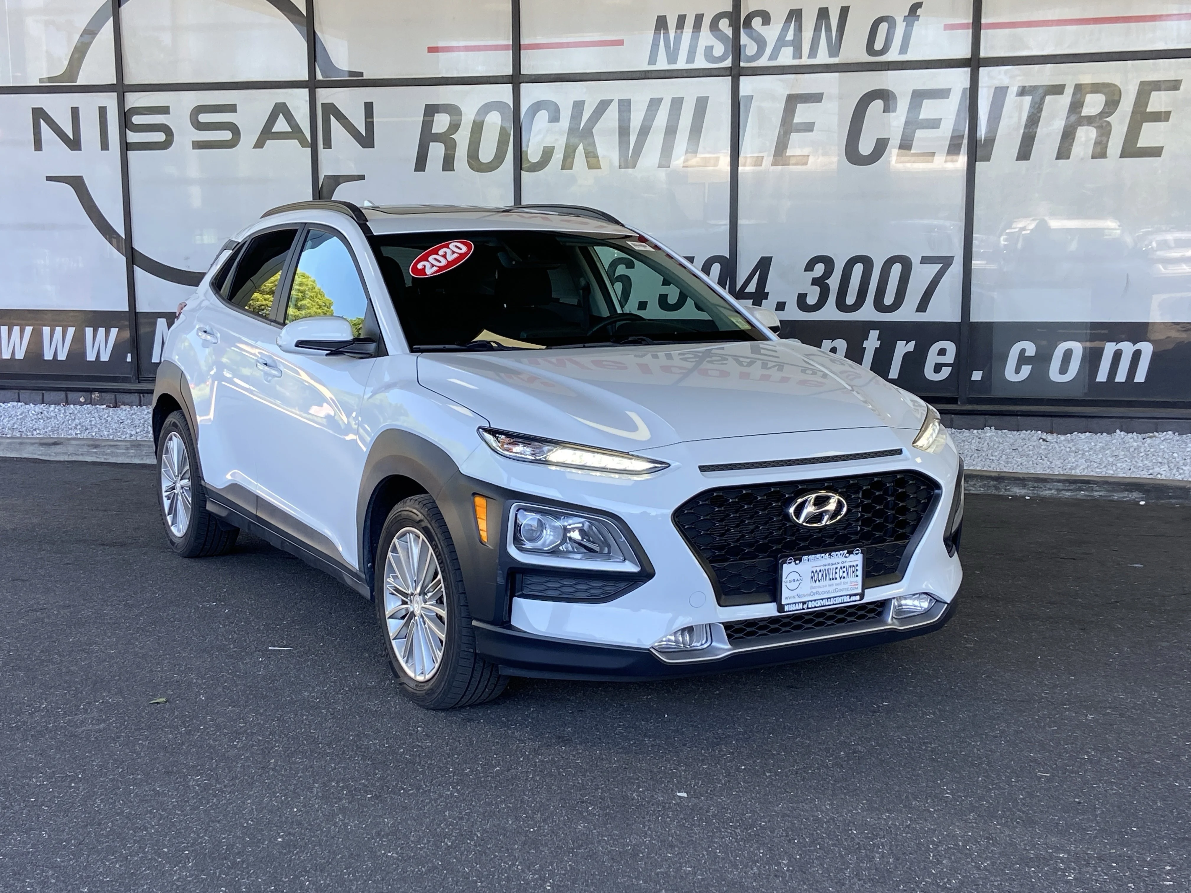 Used 2020 Hyundai Kona SEL Plus with VIN KM8K62AA2LU418952 for sale in Rockville Centre, NY