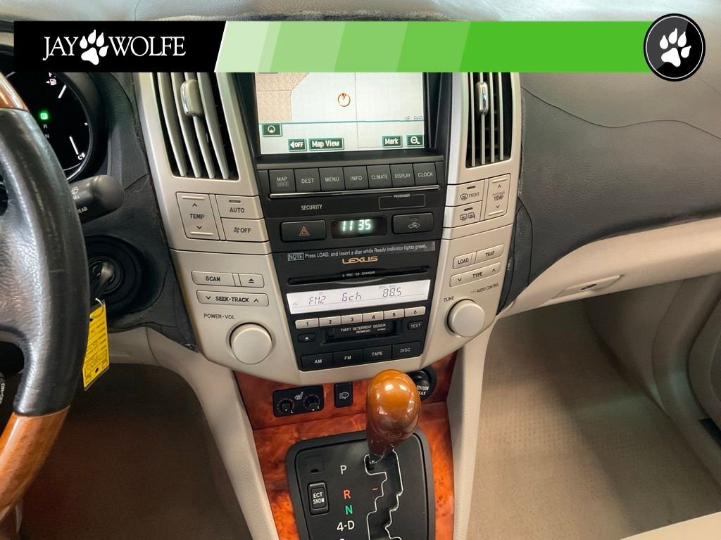 Used 2005  Lexus 330 image 15