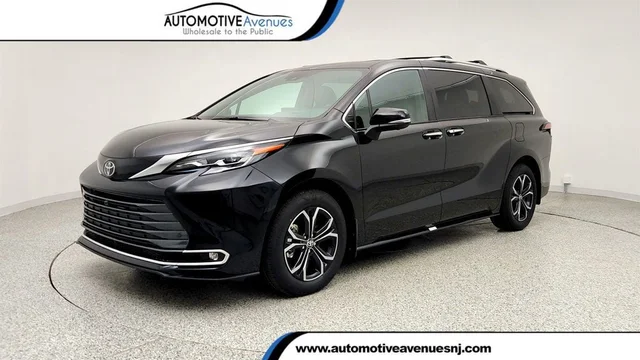 2026 Toyota Sienna Platinum AWD 7-Seater w/ 1080p HD Rear Seat Entertainment