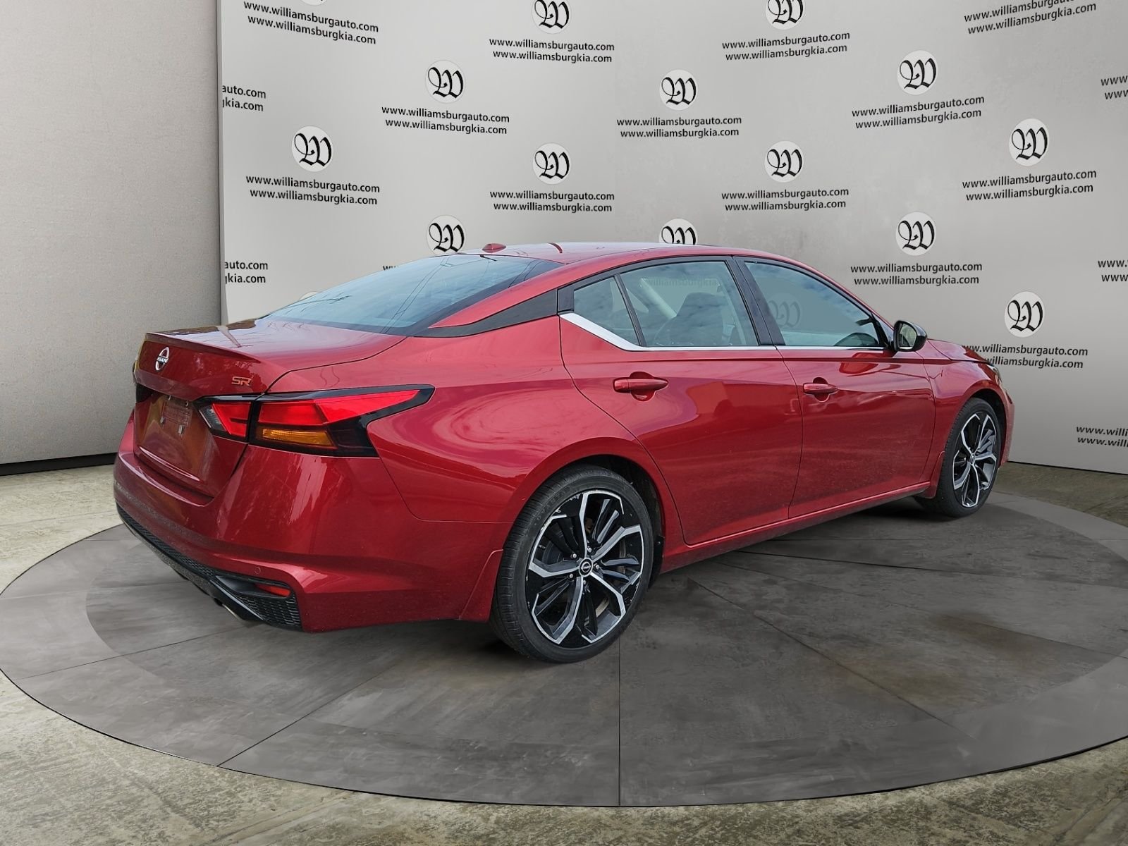 Used 2024 Red Nissan 2.5 SR image 5