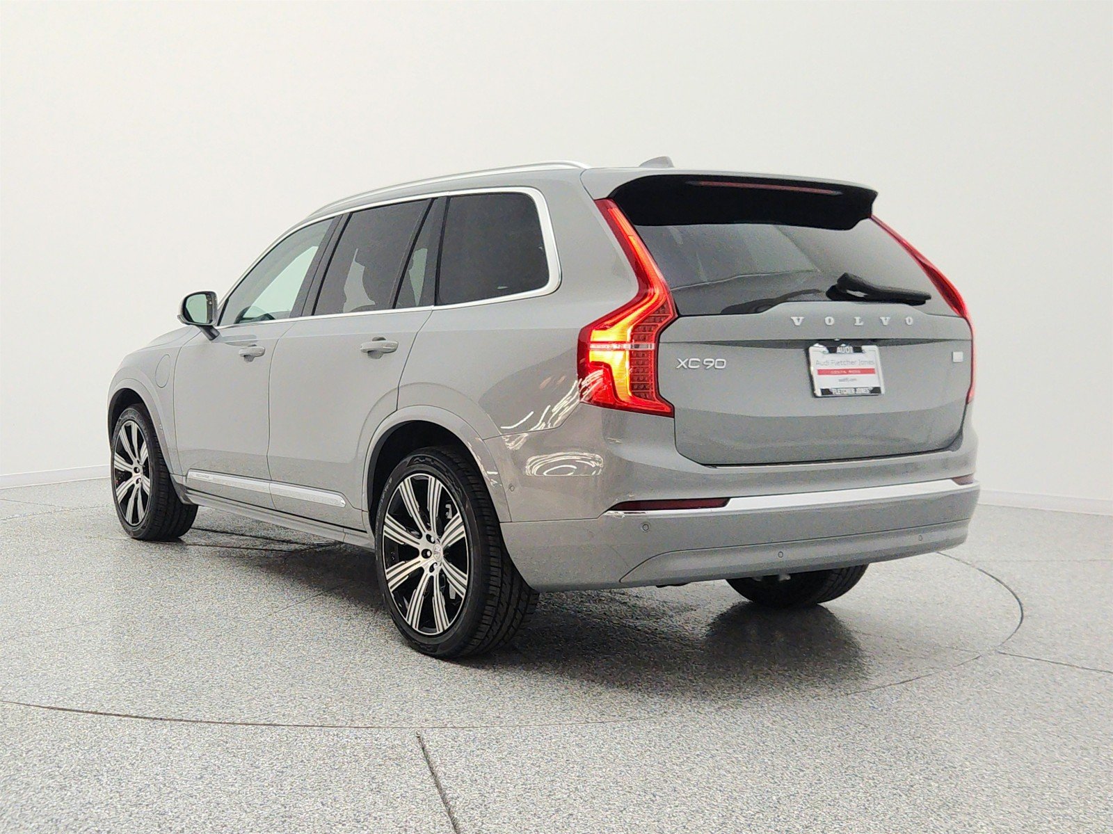 Used 2024 Vapour Grey Metallic Volvo T8 eAWD PHEV Plus 6P image 7
