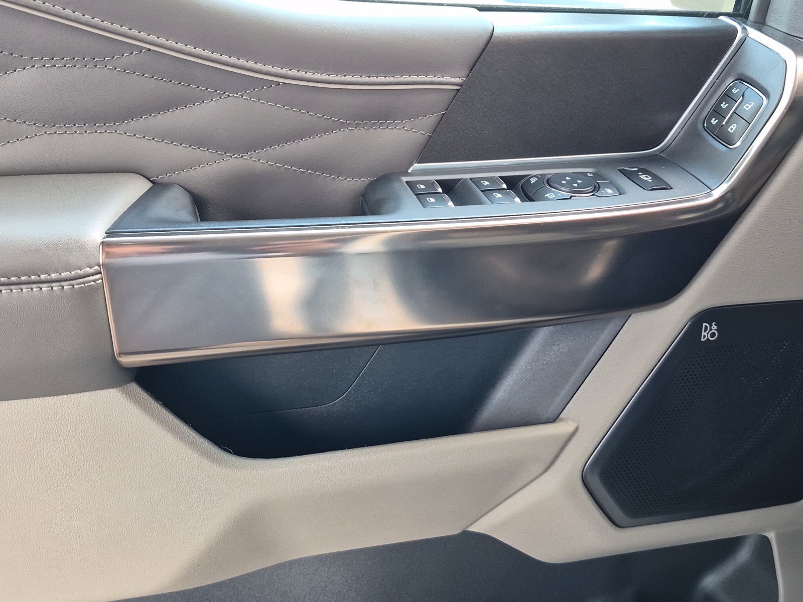 New 2026 Star White Metallic Tri-Coat Ford F-450® Platinum® image 19