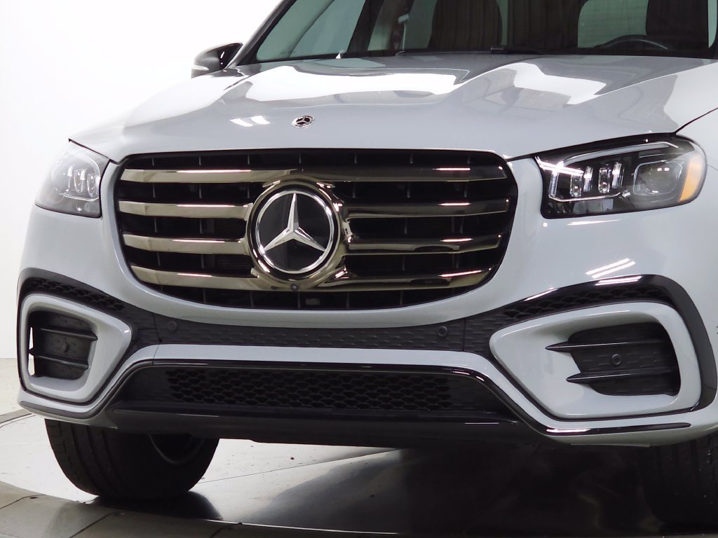 Used 2024  Mercedes-Benz GLS 580 image 2