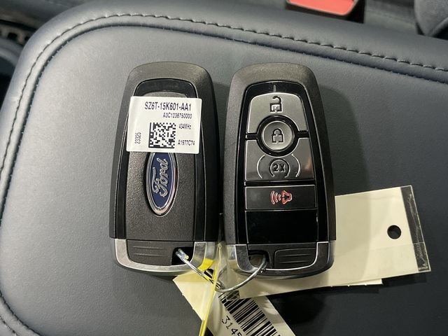 Used 2025 Oxford White Ford XLT image 32