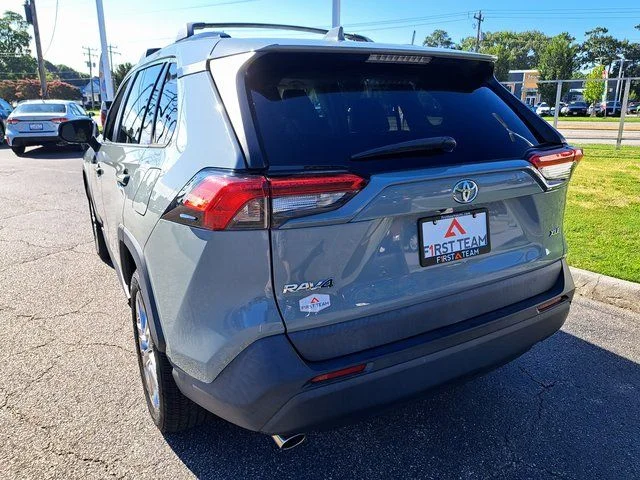 Certified Used 2020  Toyota XLE Premium image 10
