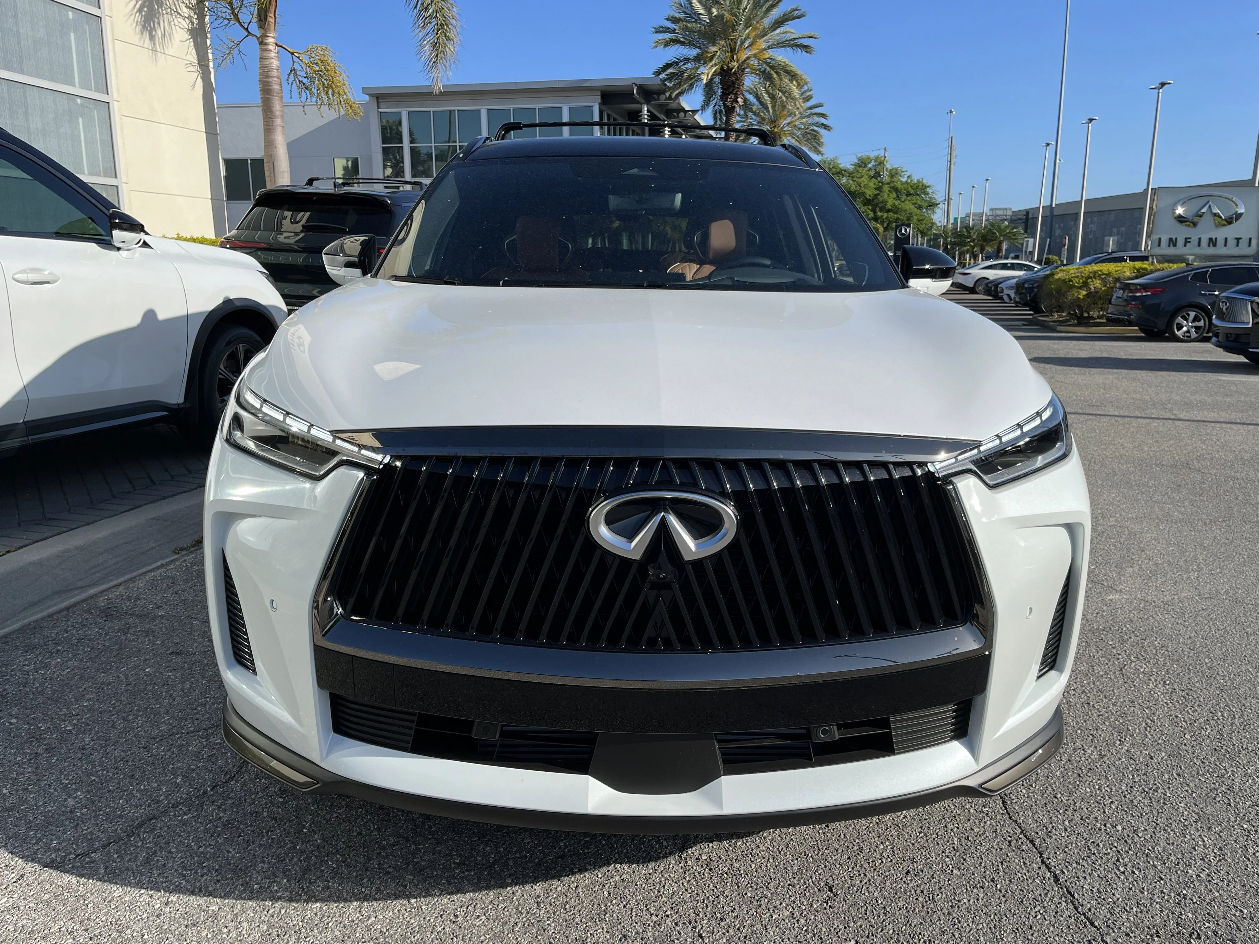 New 2026 Radiant White/Black Obsidian INFINITI AUTOGRAPH image 9