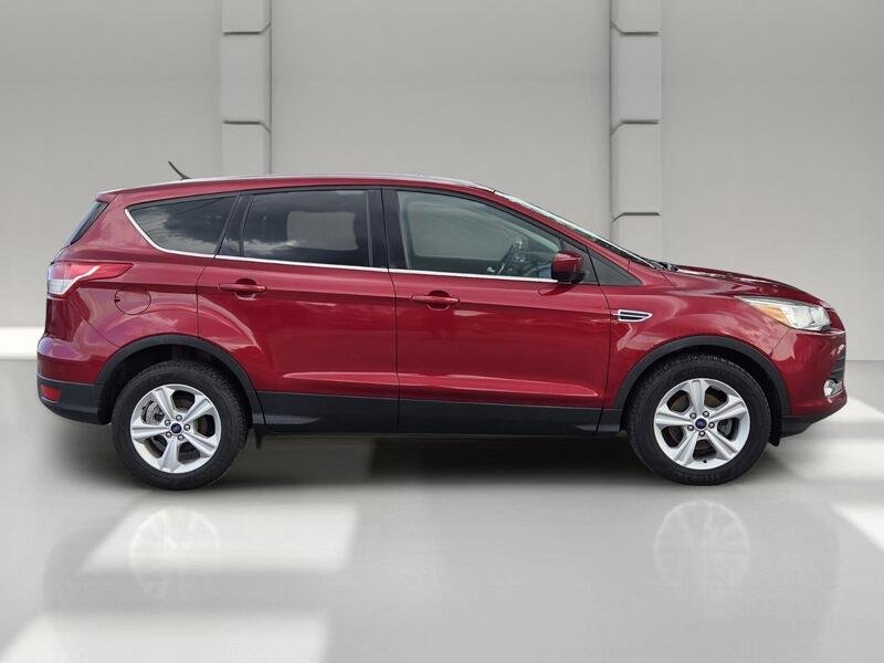 Used 2015 Ruby Red Metallic FORD FWD 4DR SE image 6