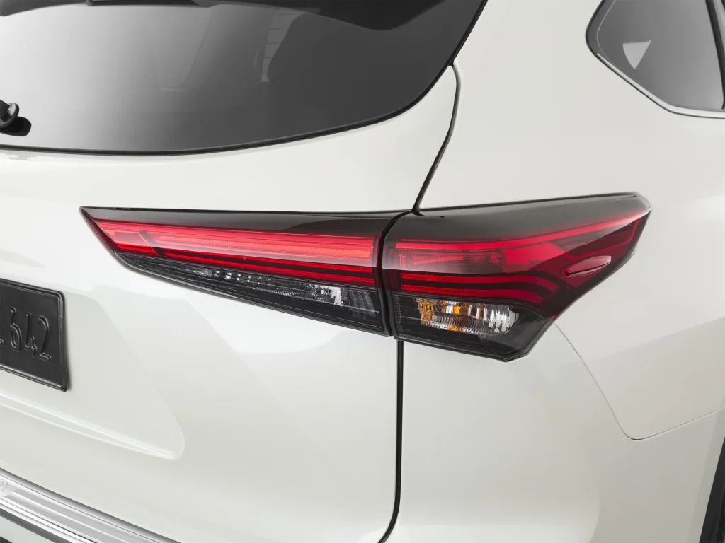 Used 2020 White Toyota XLE image 55