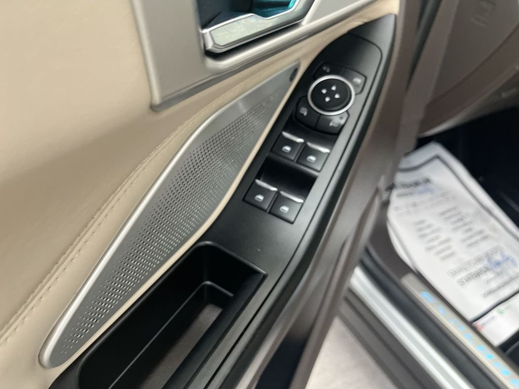 Used 2020  Ford Platinum image 13