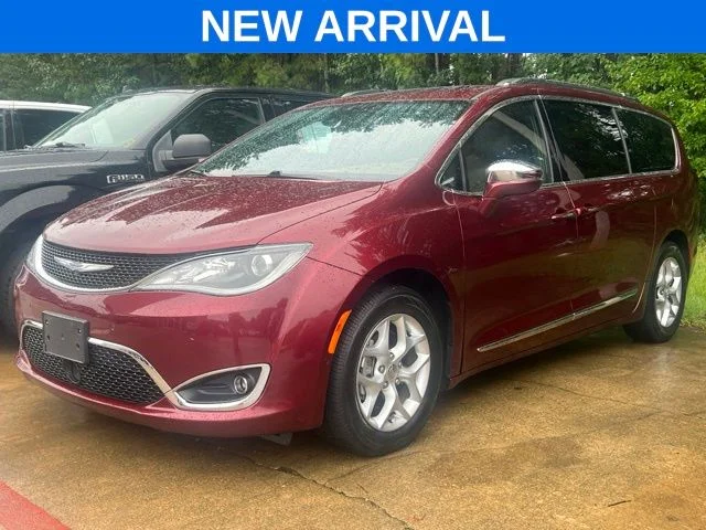 Used 2020 Red Chrysler Limited image 14
