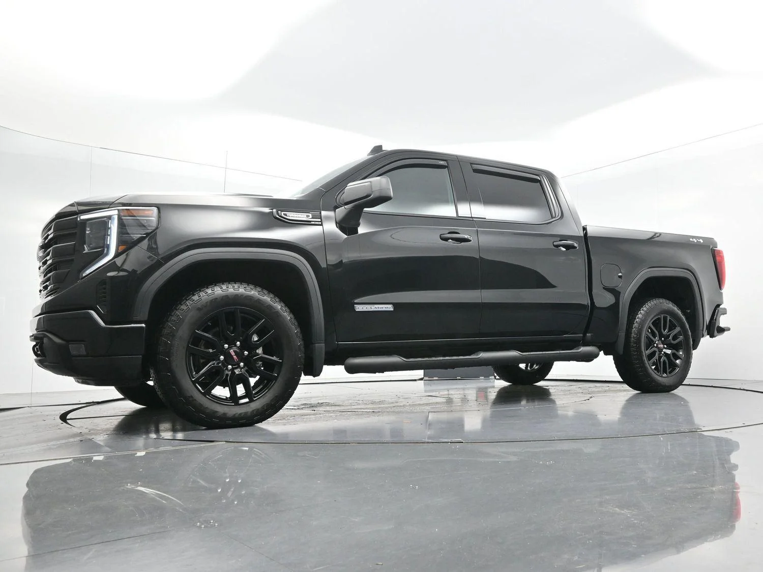 Used 2025 Onyx Black GMC Elevation image 44