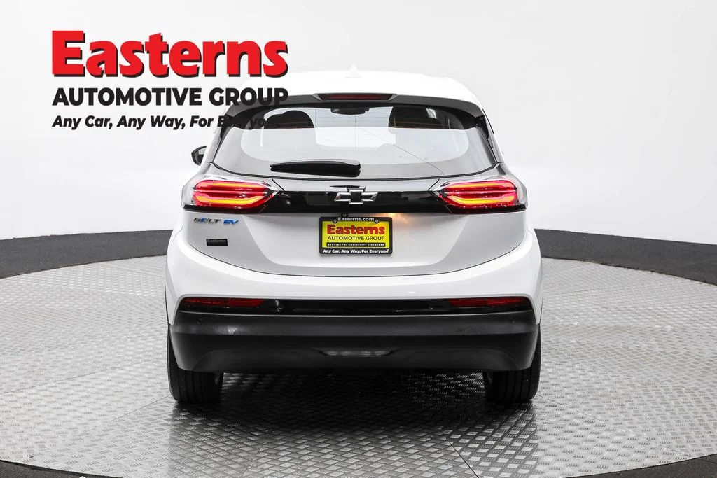Used 2023 White Chevrolet 1LT image 6