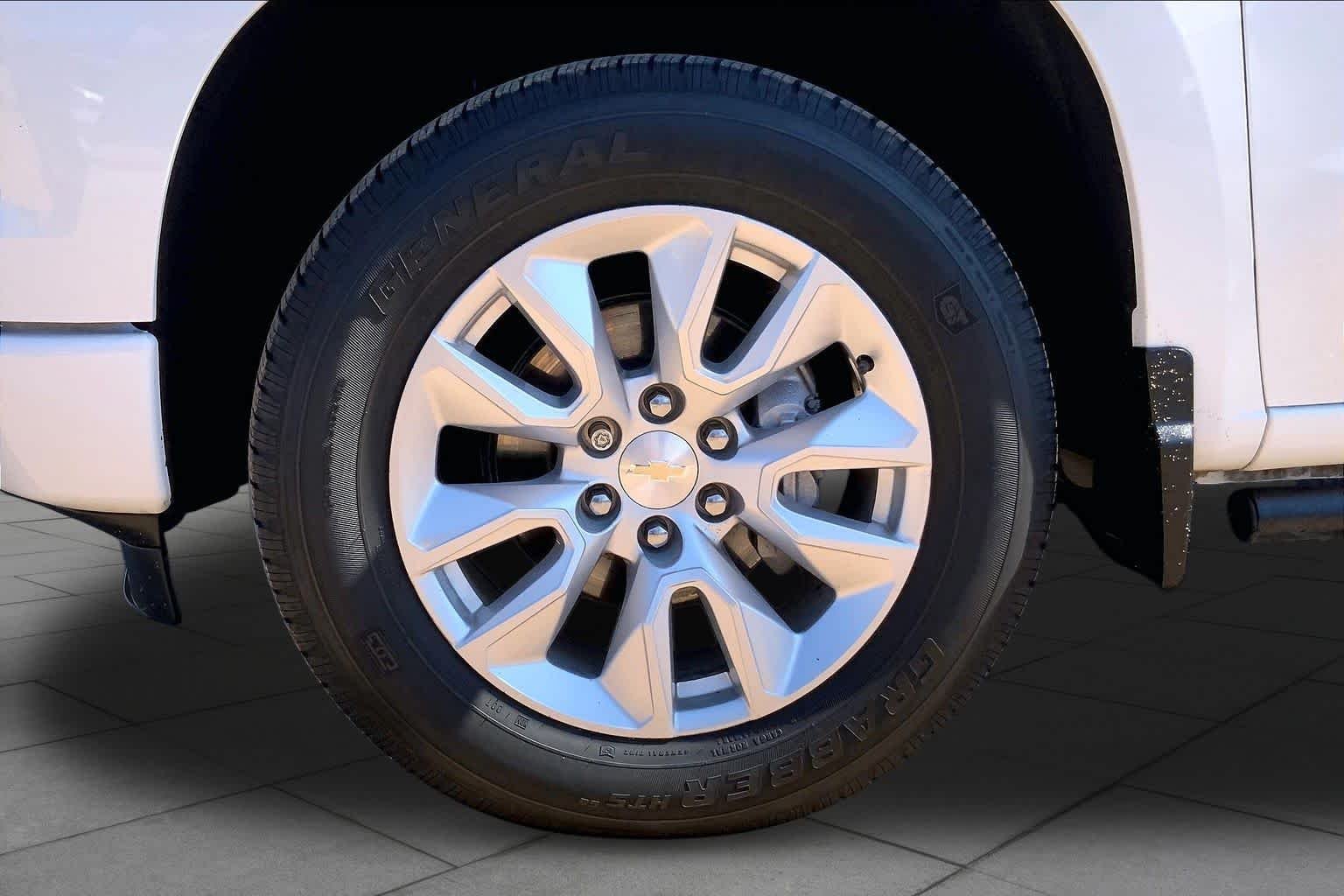 Used 2022 Summit White Chevrolet Custom image 11
