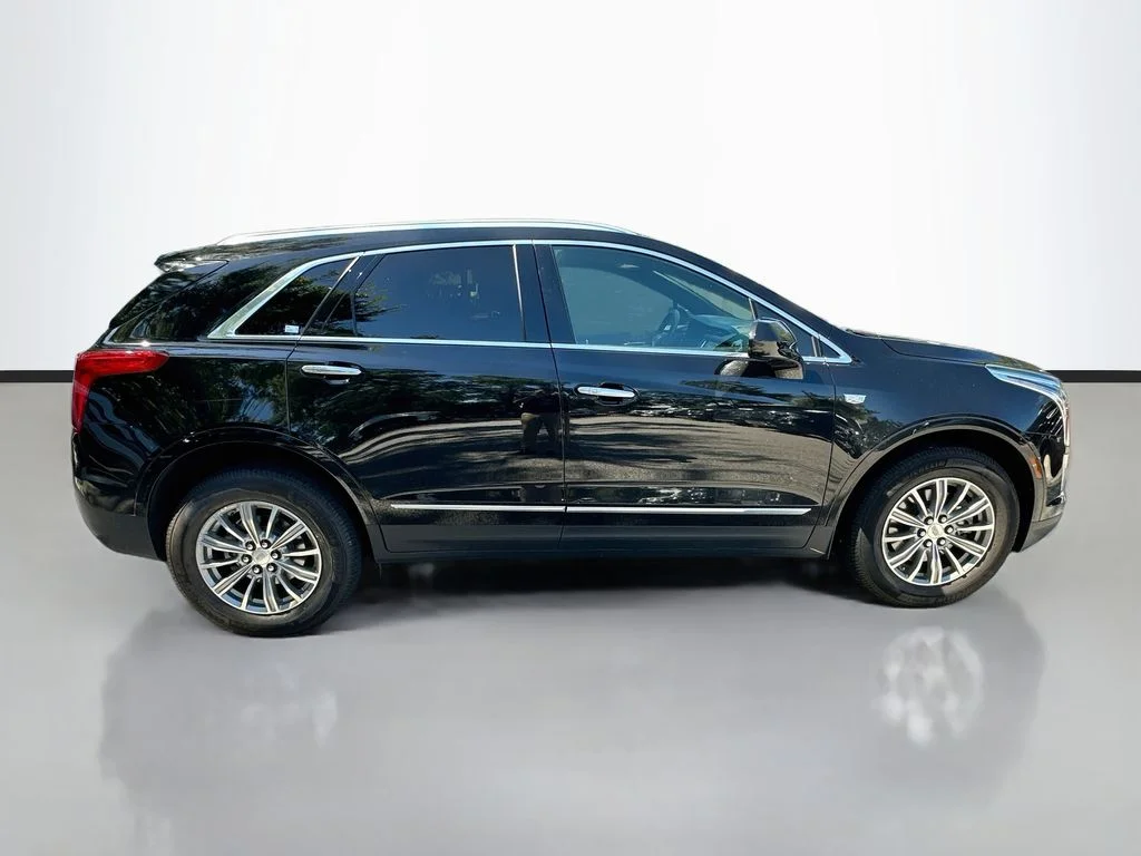 Used 2017 Black Metallic Cadillac Luxury image 4