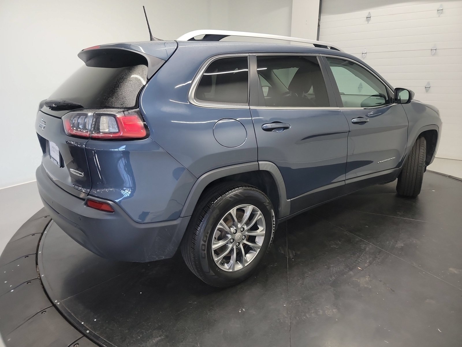 Used 2020 Slate Blue Pearlcoat Jeep Latitude Plus image 8