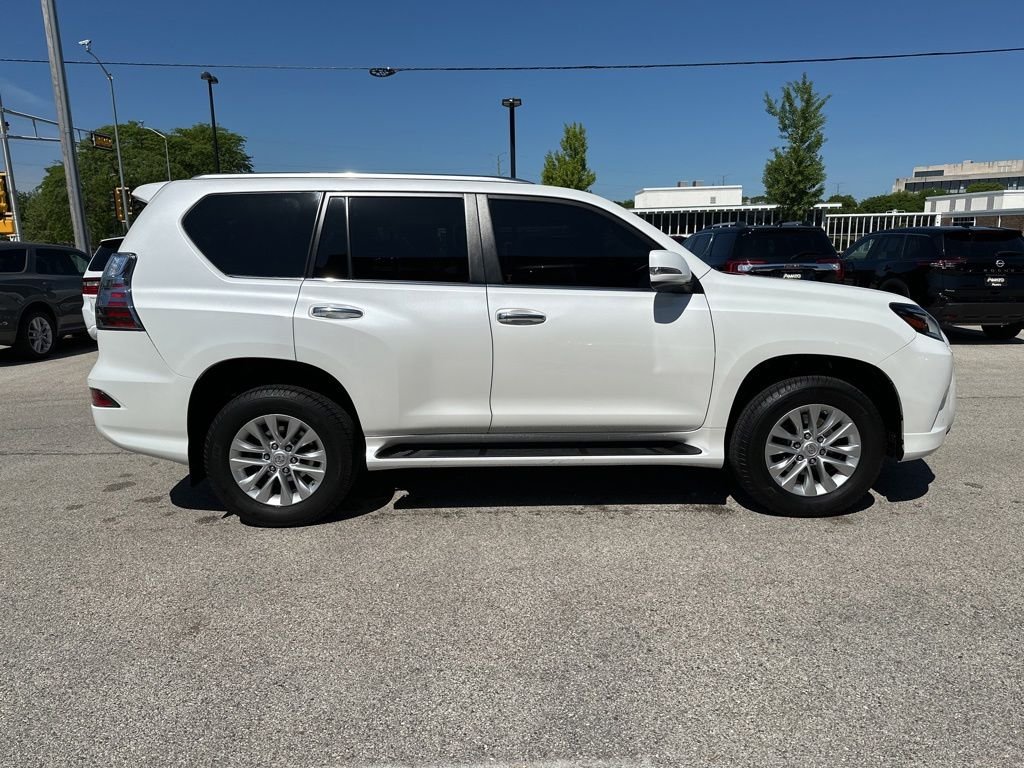 Used 2022 White Lexus 460 image 6