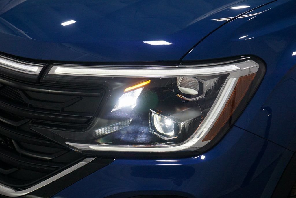 2025 Volkswagen Atlas Cross Sport SE w/Tech - Photo 35