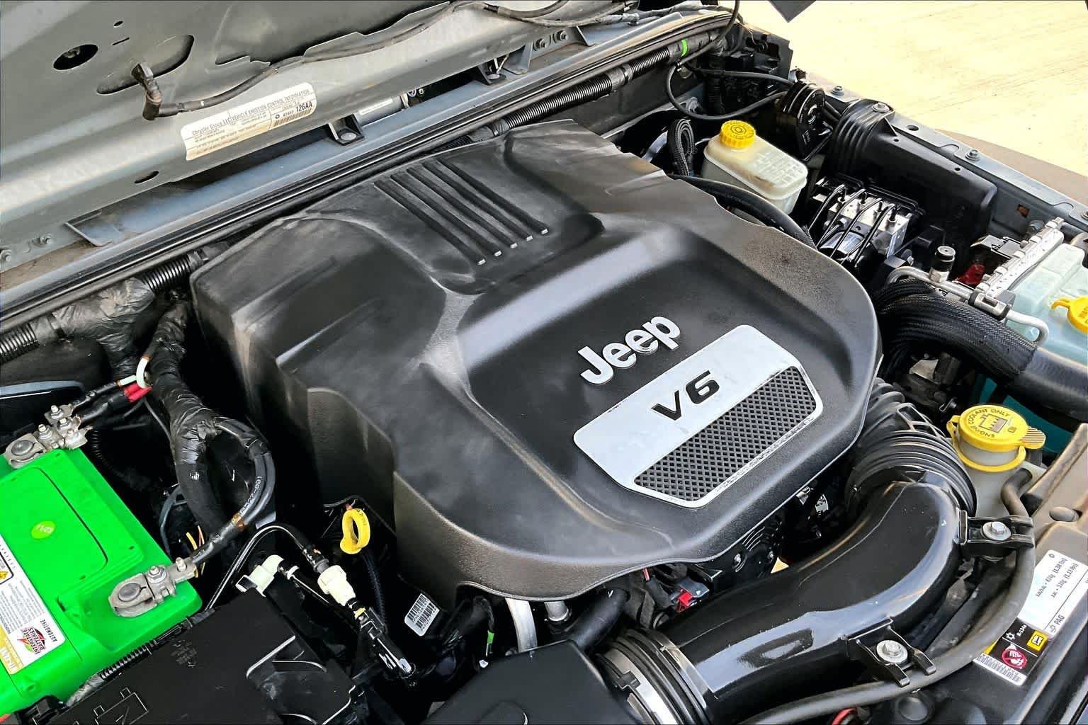 Used 2015 Anvil Clearcoat Jeep Sport image 32