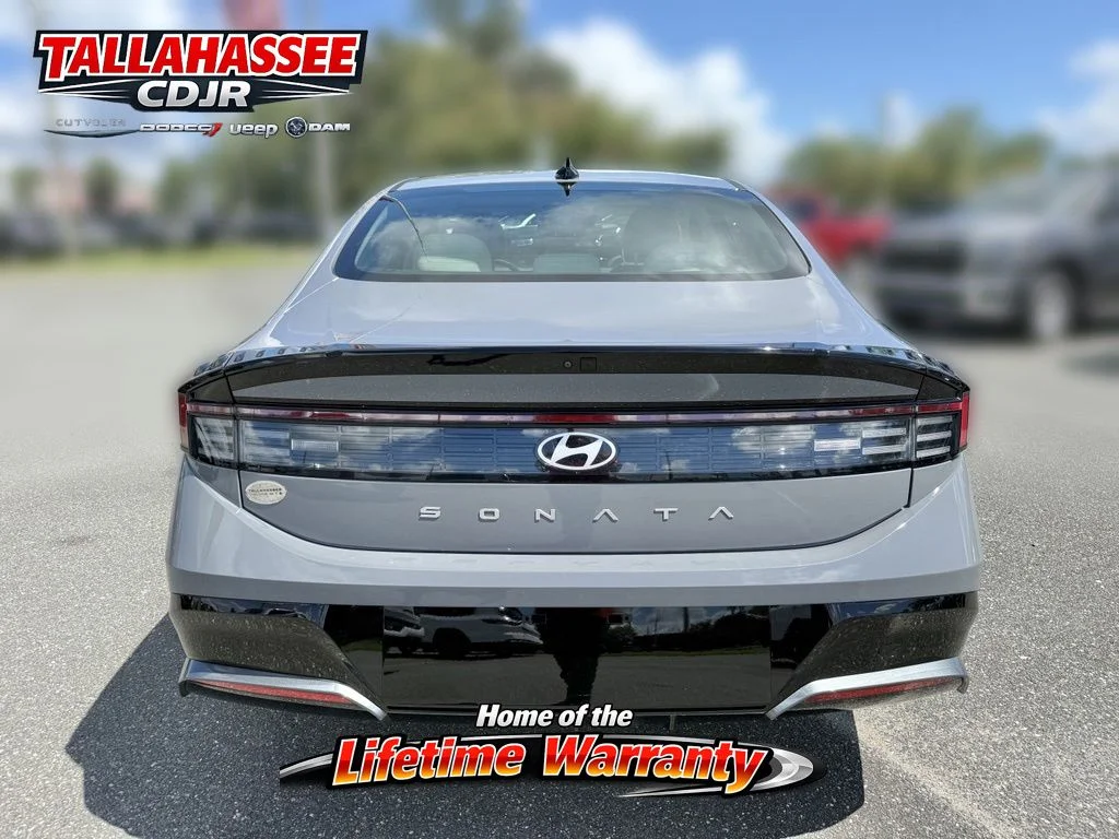 Used 2024 Blue Hyundai SEL image 4