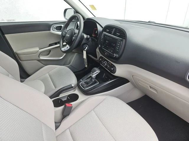 Used 2025  Kia LX image 2