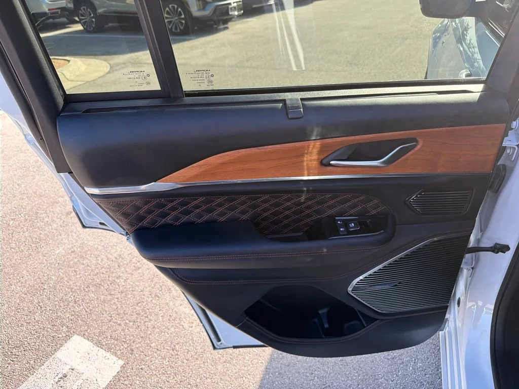 Used 2023 Bright White Clea Jeep Summit Reserve image 33