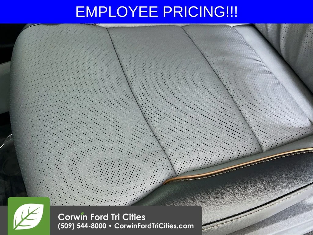 New 2026 Star White Metallic Tri-Coat Ford Lariat image 24