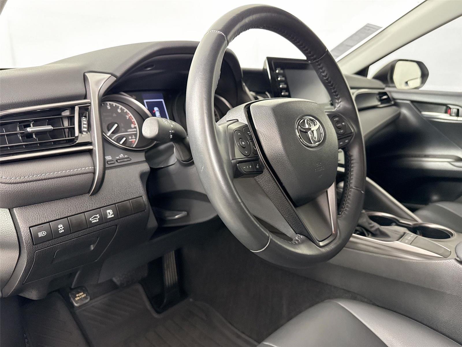 Used 2024 Ice Cap Toyota SE image 4