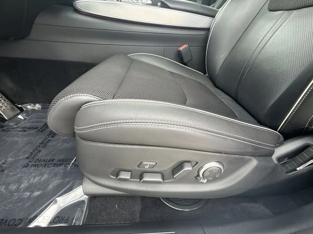 Used 2023 White Genesis 2.5T image 12