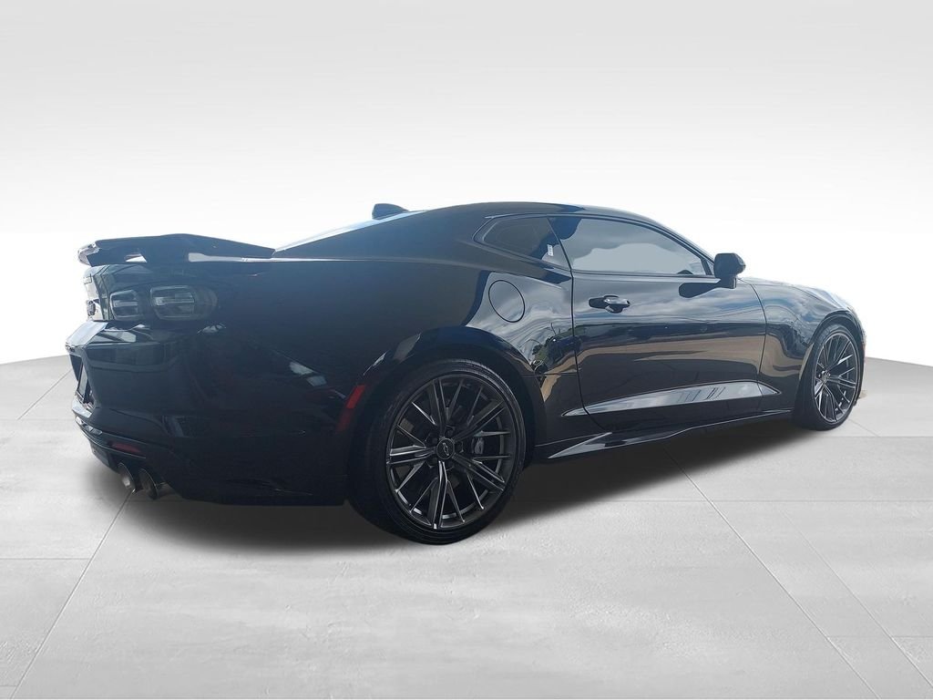 Used 2022 Black Chevrolet ZL1 image 5