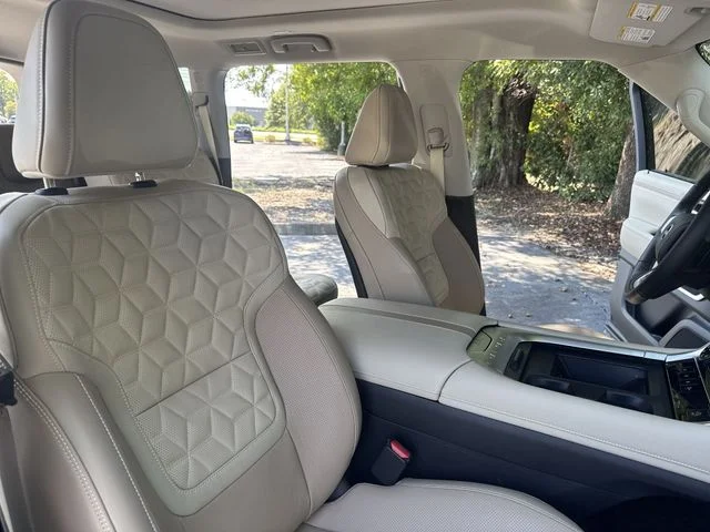 Used 2025 Blue Nissan Platinum image 10