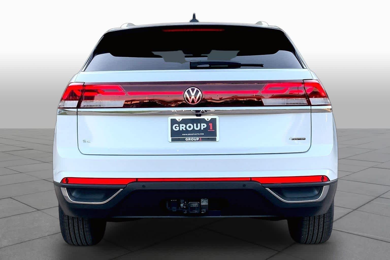 New 2026 Opal White Pear Volkswagen 2.0T SE w/Technology image 4